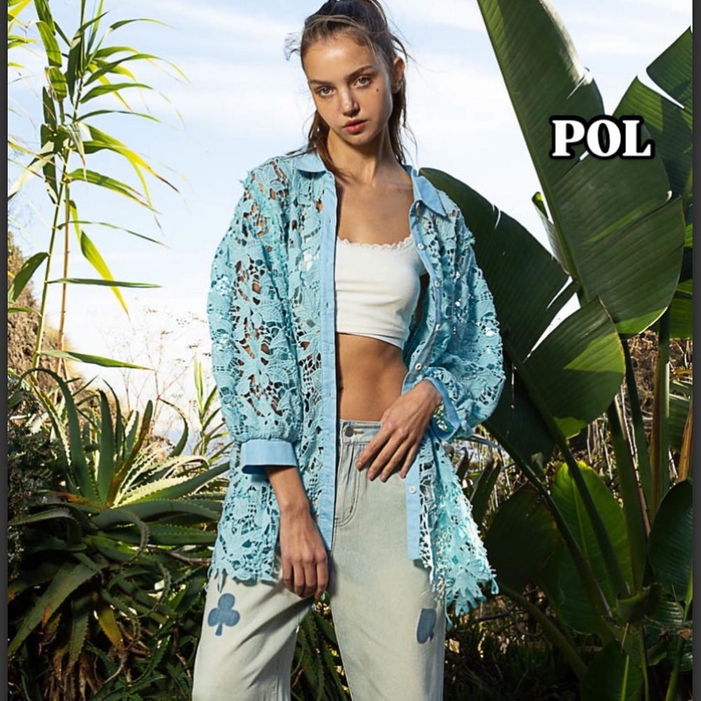 ❤️POL Eyelet button down top